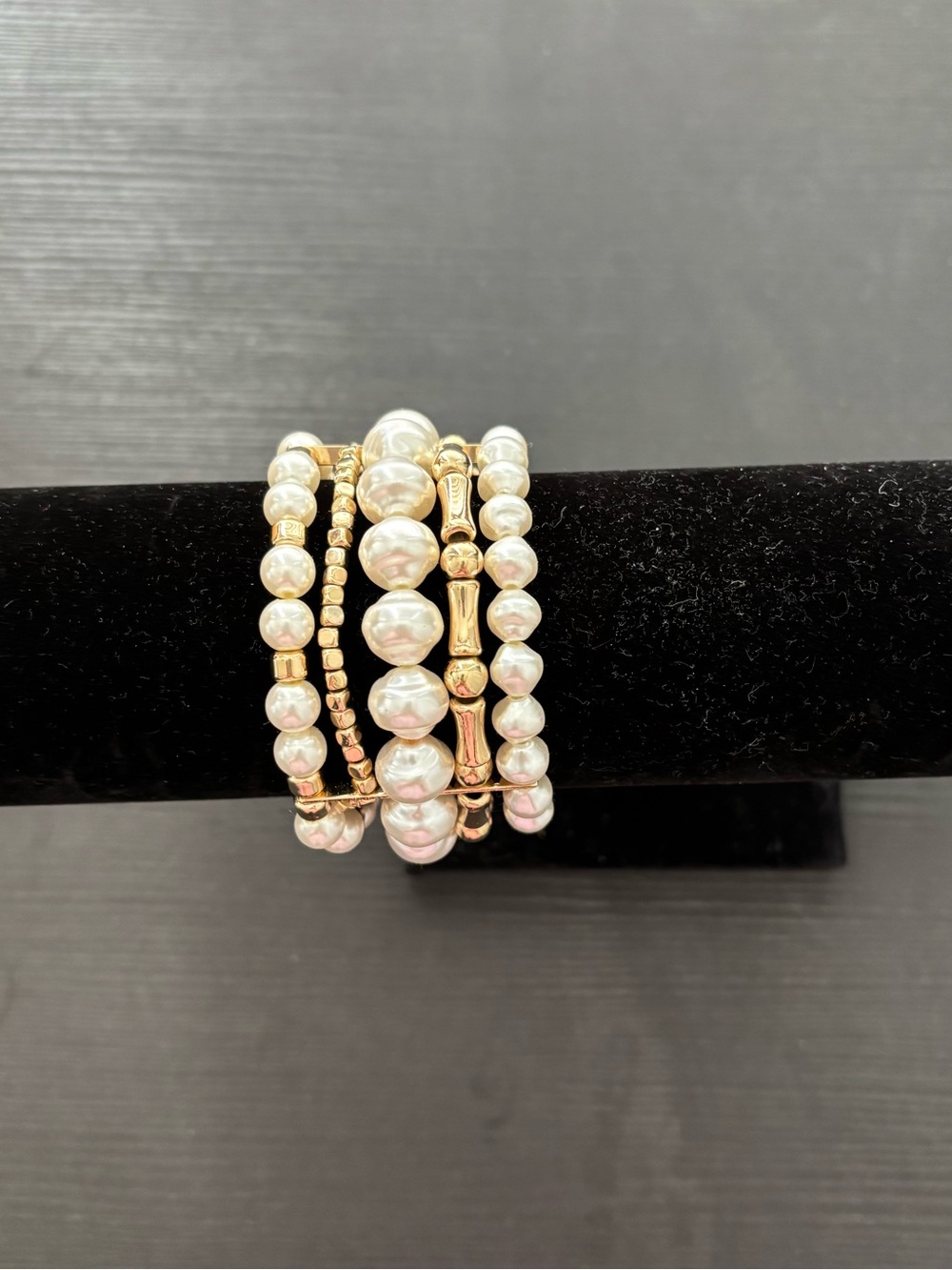 Lilly Pulitzer gold and pearl stretch bracelet - Picture 6 of 7